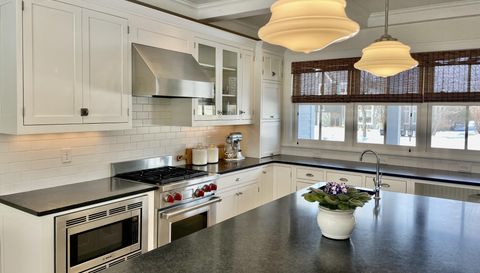 1017 Fox Knoll Dr SW