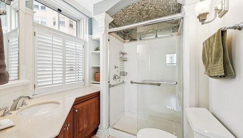 5555 N Sheridan Road