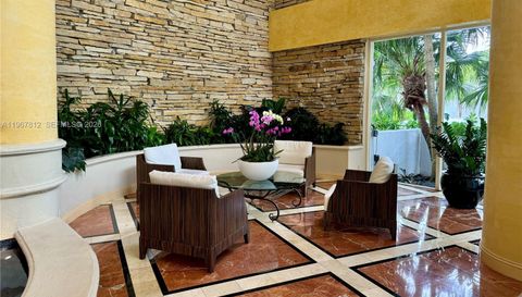 20281 E Country Club Dr