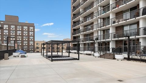 5855 N SHERIDAN Road