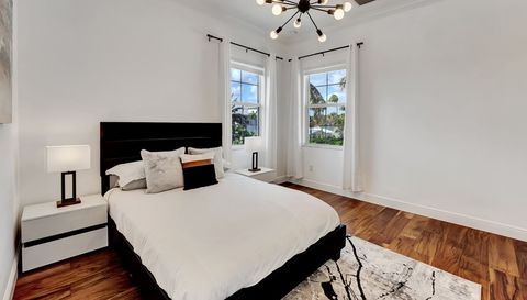 500 Ne Wavecrest Way