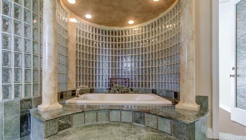18605 Avenue Monaco