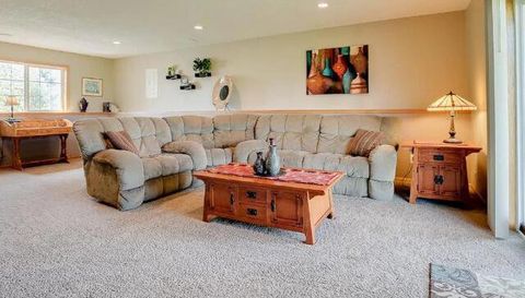 2006 Independence St S