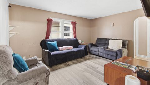 1223 N Centennial St