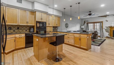 12 Broadway N