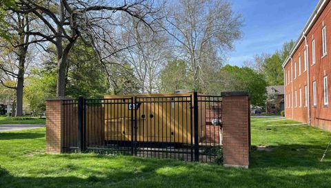 1028 W South Grand Avenue