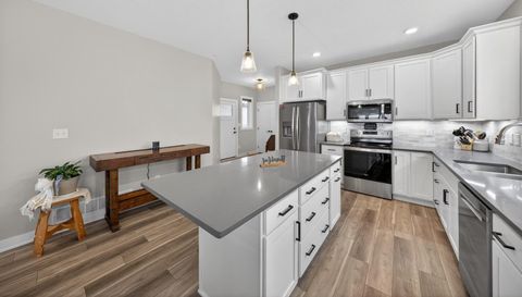 698 Shardlow Place NE