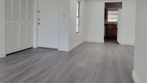 7610 SW 82nd St #J207