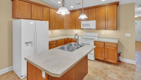 2732 Waters Place Dr