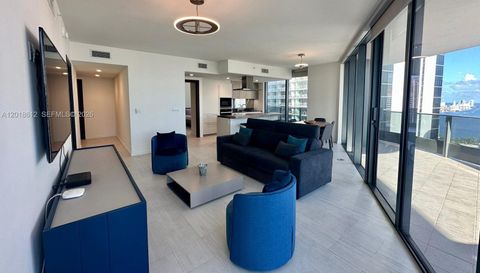 1000 Brickell Plz