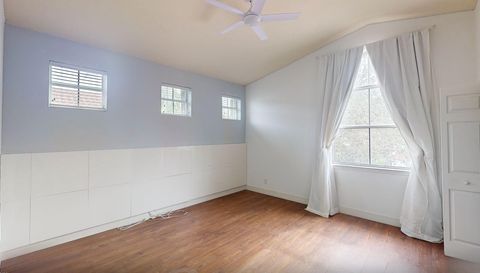 949 Harbor View N