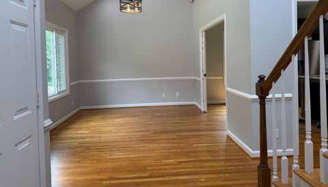 2528 Treetop Ln