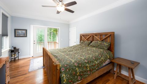 698 Maple Springs Ln