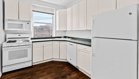 845 W Belle Plaine Avenue