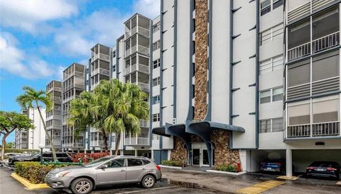 300 Diplomat Pkwy APT 601