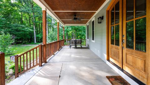 698 Maple Springs Ln