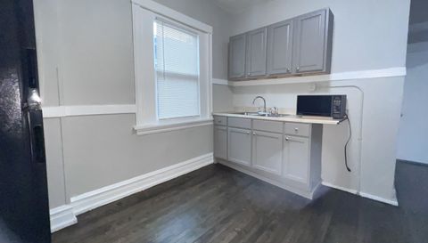 2707 E 78th Street
