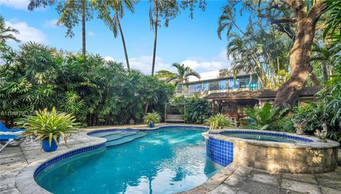 2496 - 2490 Abaco Avenue