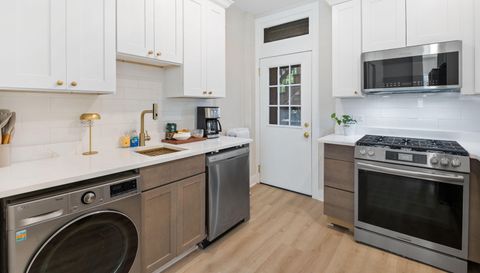 4320 N Clarendon Ave