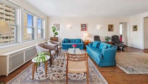 5555 N Sheridan Road