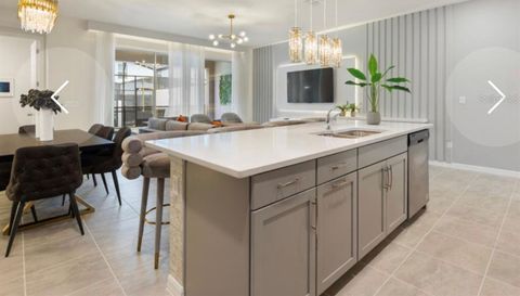 1692 TROPICAL PALMS CIRCLE