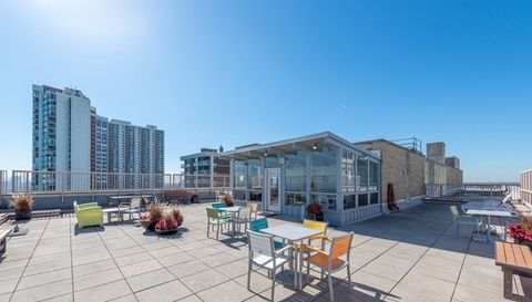 6157 N Sheridan Road