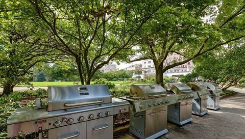 5555 N Sheridan Road