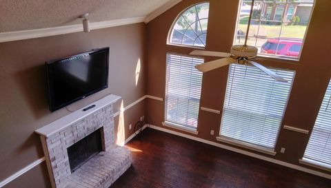 2035 Greenview Dr