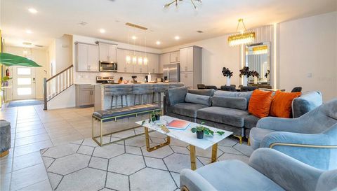 1692 TROPICAL PALMS CIRCLE