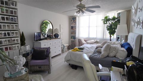 2751 N Ocean Dr
