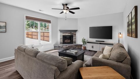 725 Dottie Ct