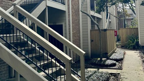 2001 Bering Dr