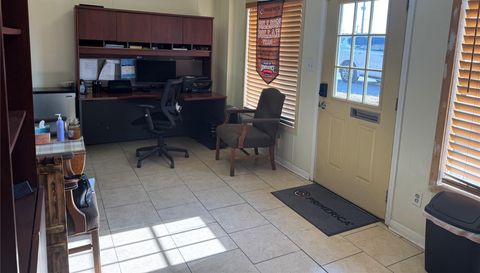 2202 - 2204 N Us Highway 281 Highway N