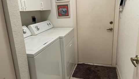 6037 Rossmoor Lakes Court