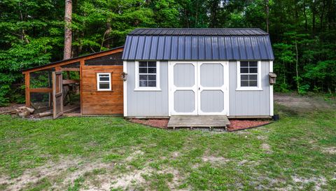 698 Maple Springs Ln