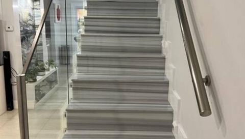 1305 W 53rd St APT 102