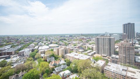 525 W Hawthorne Place