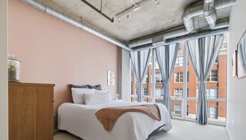 700 W Van Buren Street