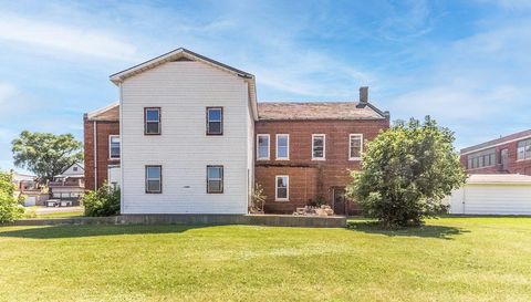 220 Lakeshore Drive E