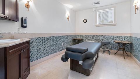 19900 W Country Club Dr