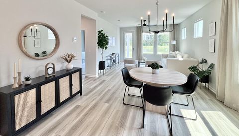 522 Aurora Wy