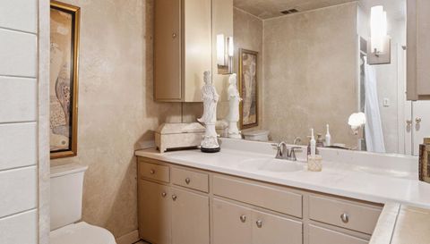 3076 Lexington Avenue N