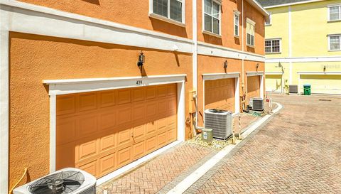 439 OLD FARM LN