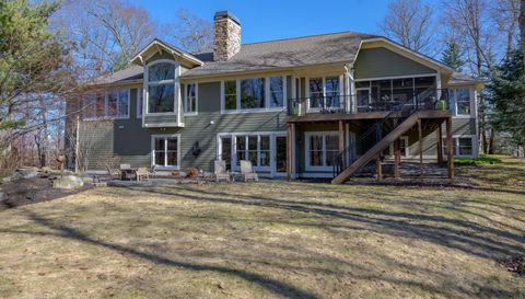 4209 N Oak Pointe Ct NE