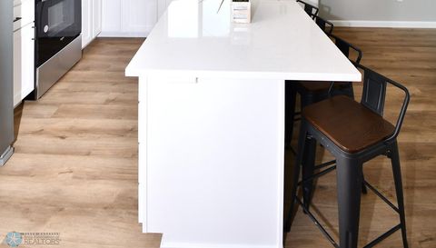 2387 Eagle Valley Drive S