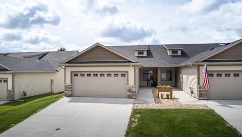 698 Shardlow Place NE