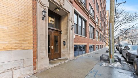 913 W Van Buren Street