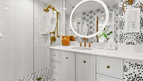 455 Australian Avenue