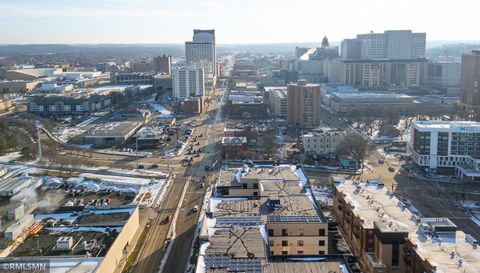 223 Broadway Avenue N