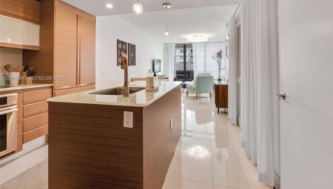 5875 Collins Ave